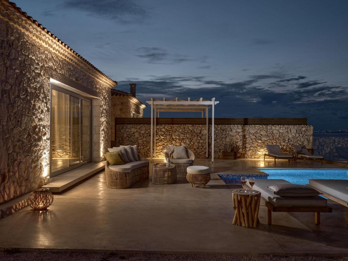 Akron Luxury Suites Korithion Exterior photo